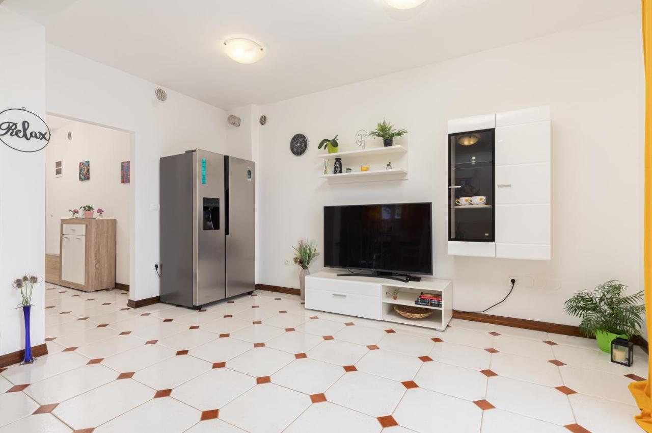 Cukerina Apartment With Whirpool & Sauna Πόρετς Εξωτερικό φωτογραφία